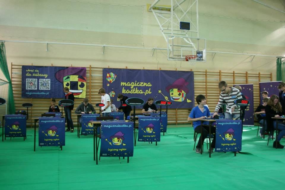 Zawodnicy podczas Cube Factory 2013 w Łodzi, IX LO – fot. lumosarium.pl